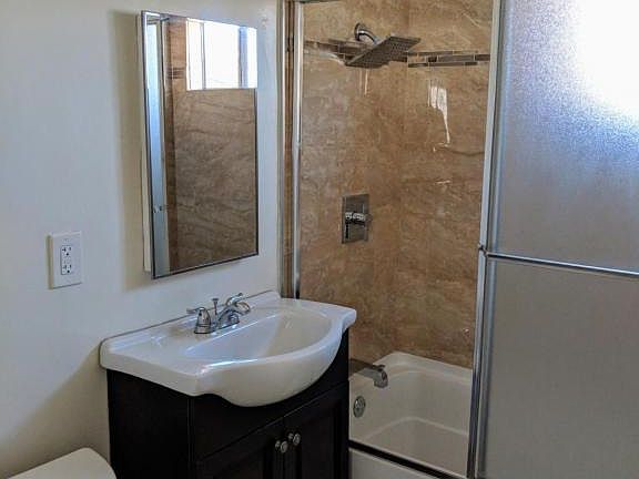 3rd image of 922 S Orchard Dr