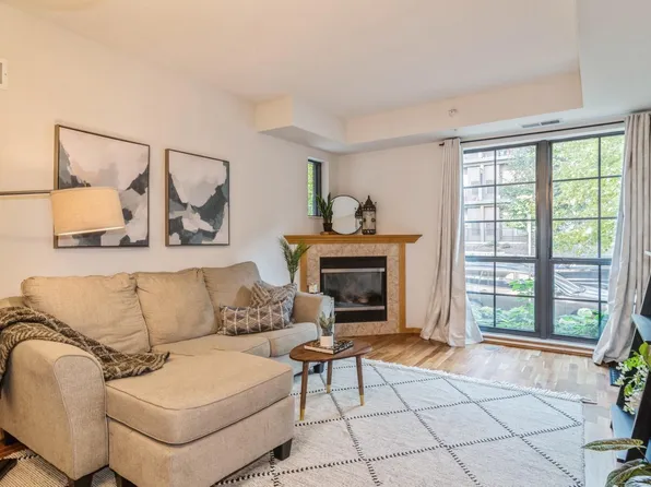 825 Berry St APT 109, Saint Paul, MN 55114