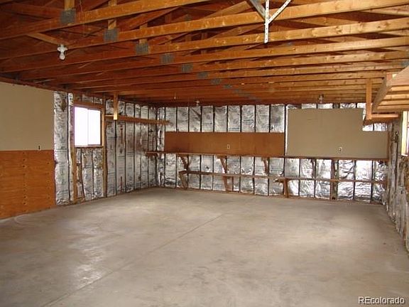 Oversized Garage with Windows and Electric