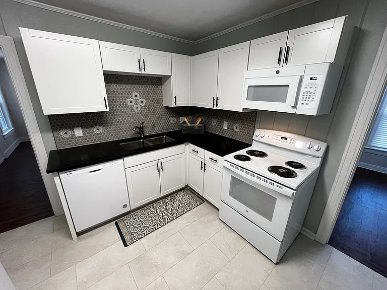 411 Marietta St — Photo 19