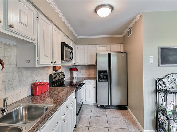 3rd image of 10312 Longmont Dr #42