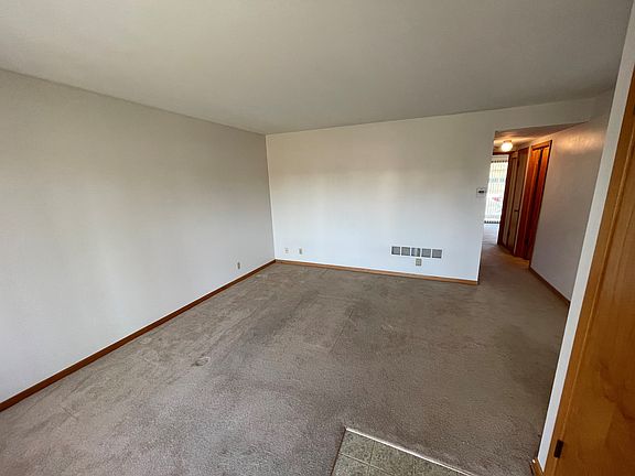 4th image of 127 Wedgewood Dr #127