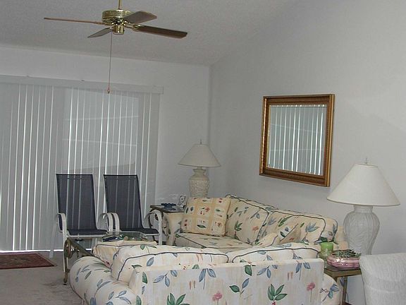 Bright, open living / dining area