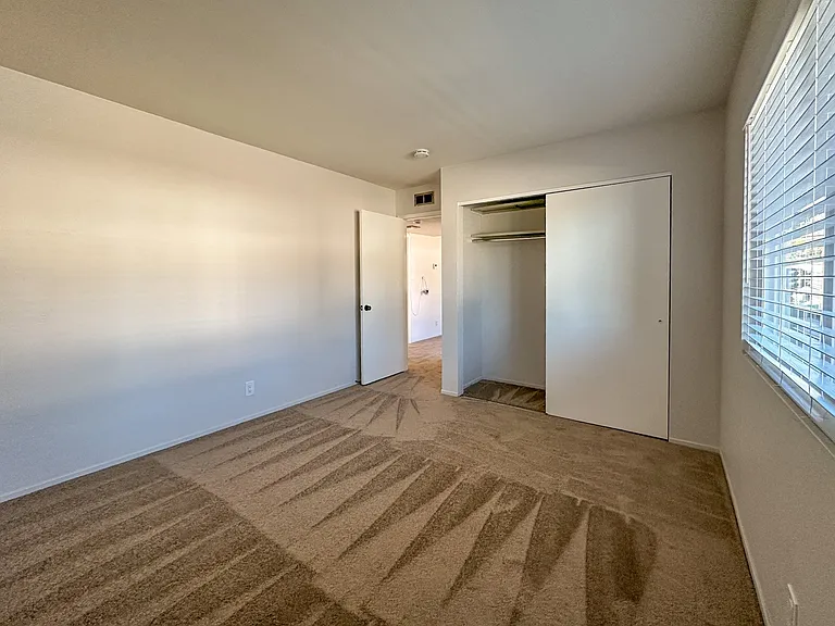 Devonshire Apartments — Photo 14