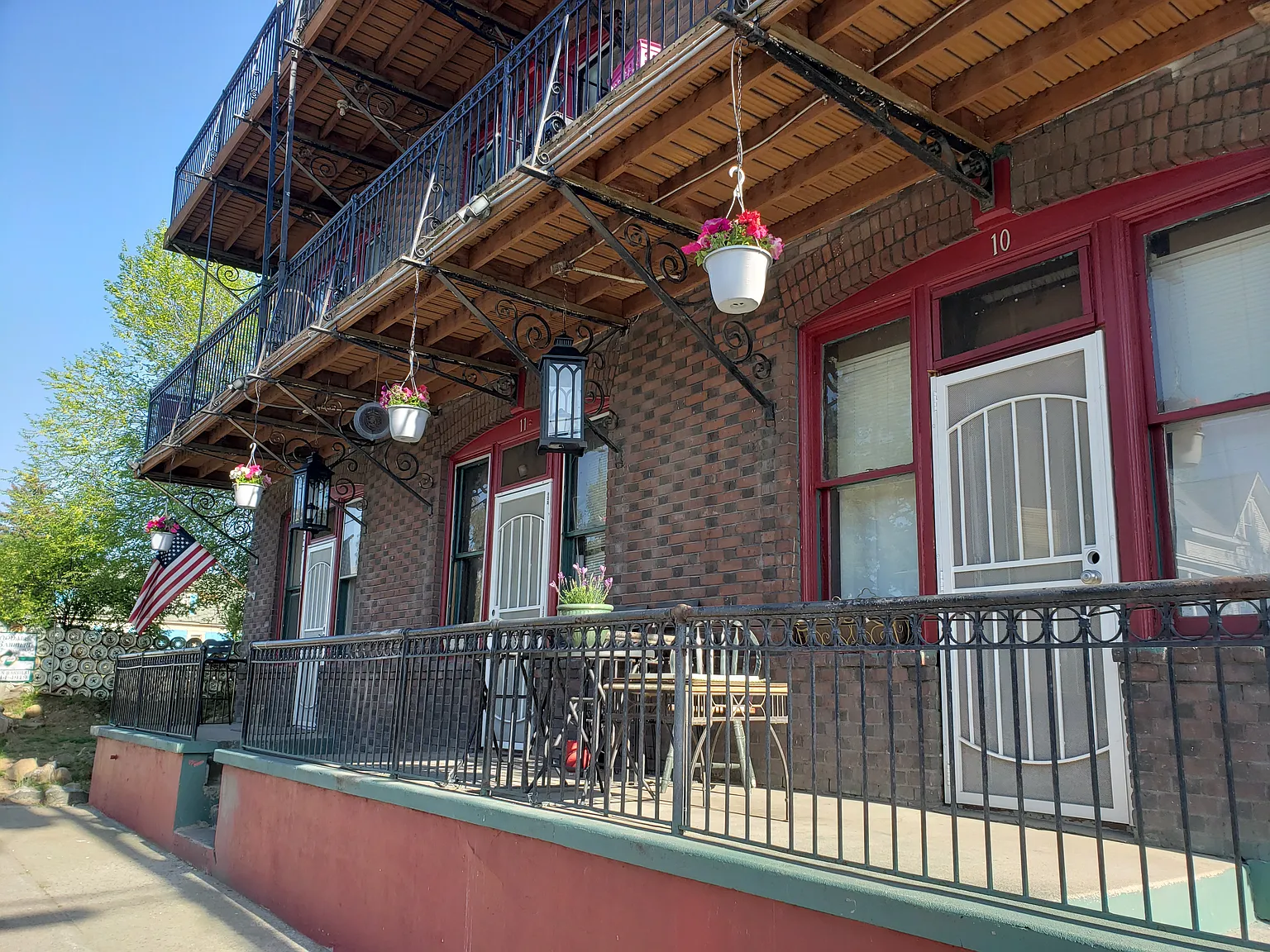 Center Point Apartments — Photo 3