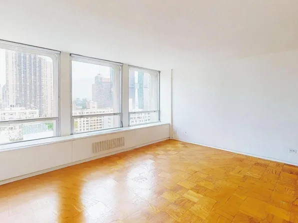 300 East 33rd Street image 1 of 16
