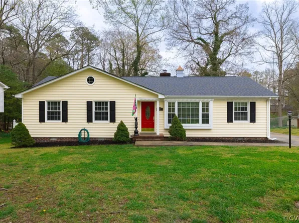 407 Nottingham Dr, Colonial Heights, VA 23834