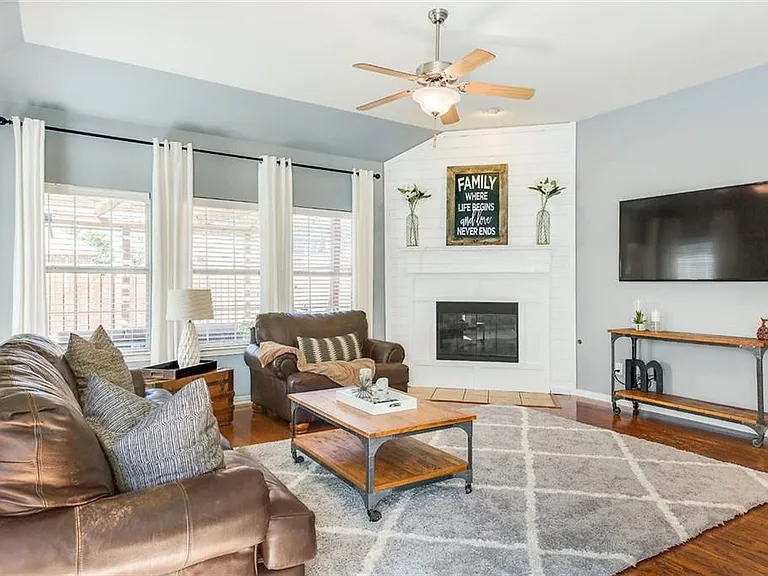 13283 Mannheim Dr — Photo 4