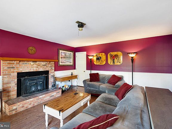 5th image of 2209 Wheatleys Pond Rd