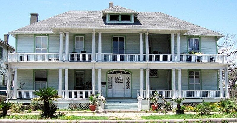 1003 19th Imagine Your New Home!