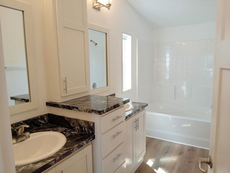 2nd image of 1284 N 19th St #215