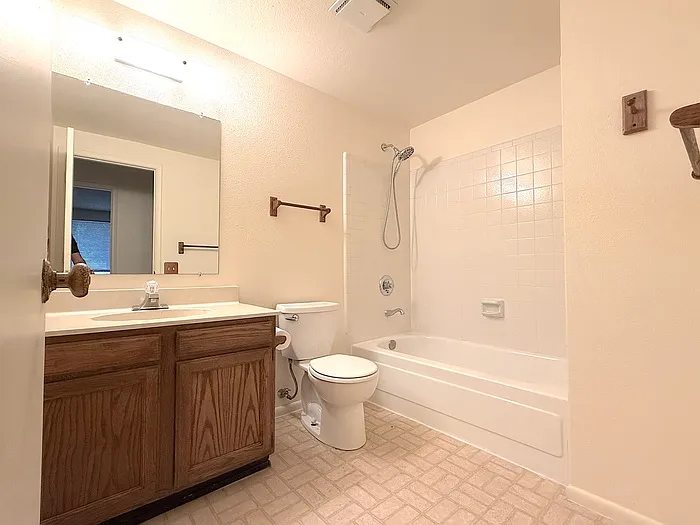 2126 N Villas Ln — Photo 10