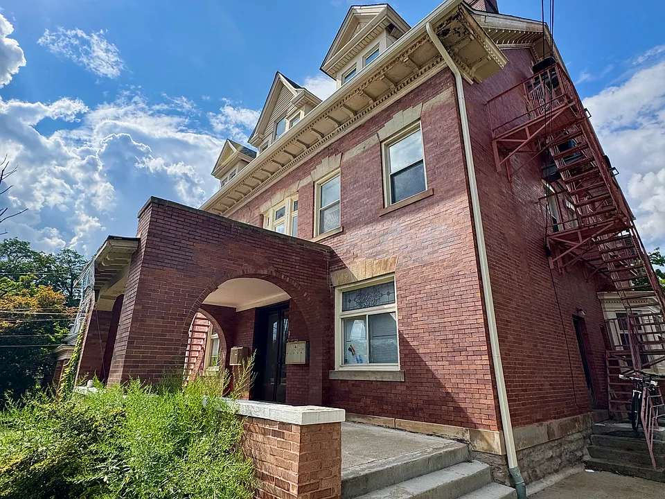 5819 Bartlett St #7