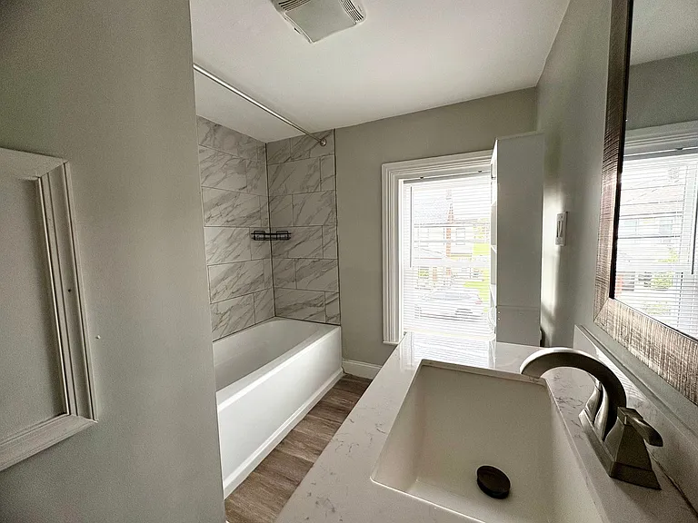 348 E Derry Rd — Photo 21