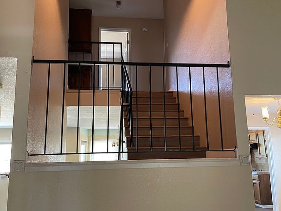 3rd image of 1425 Wawona St