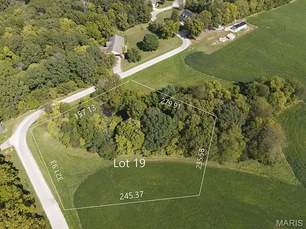 3832 Meadow Ln, Highland, IL 62249