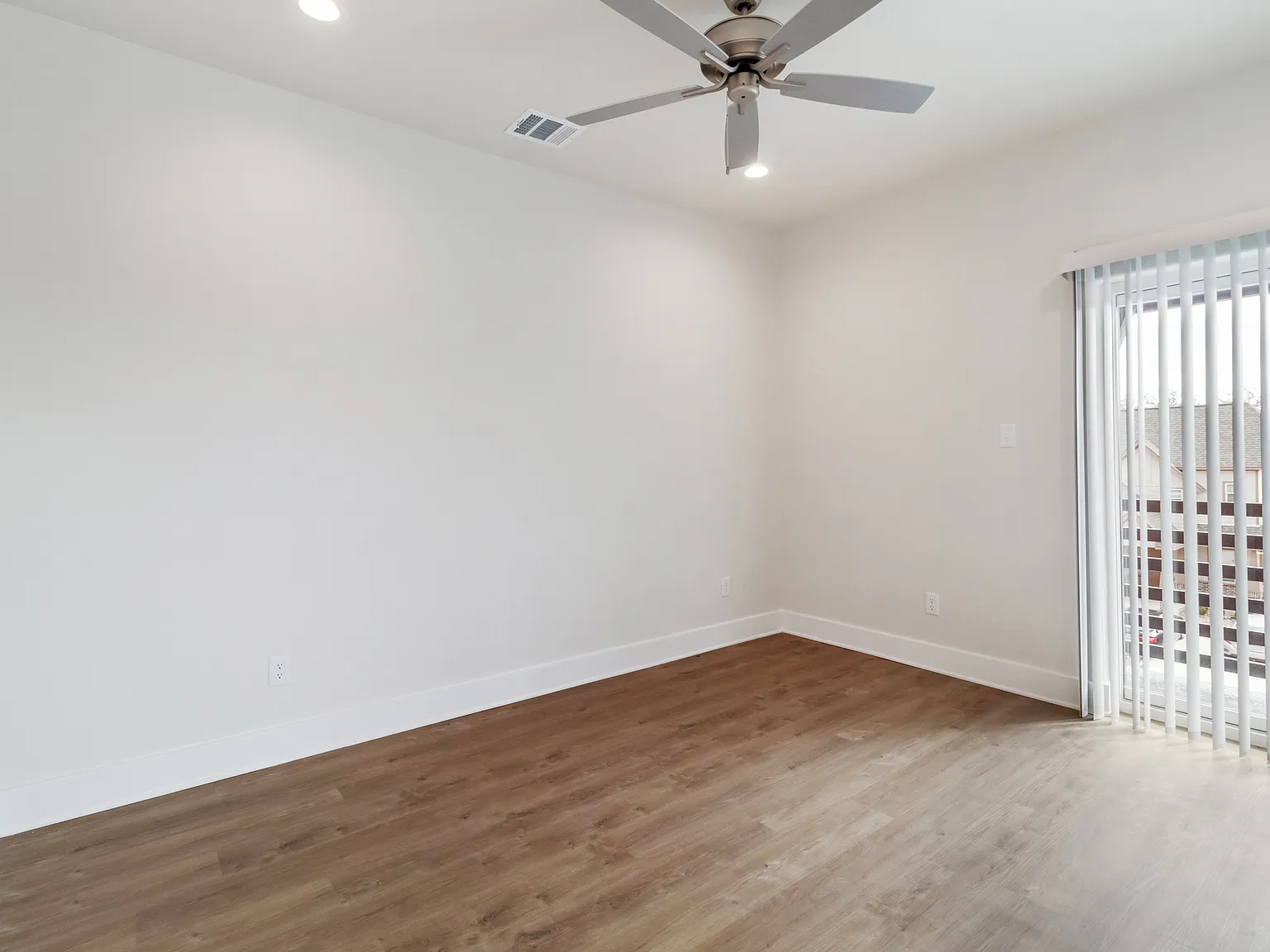 310 Fairway Dr — Photo 4