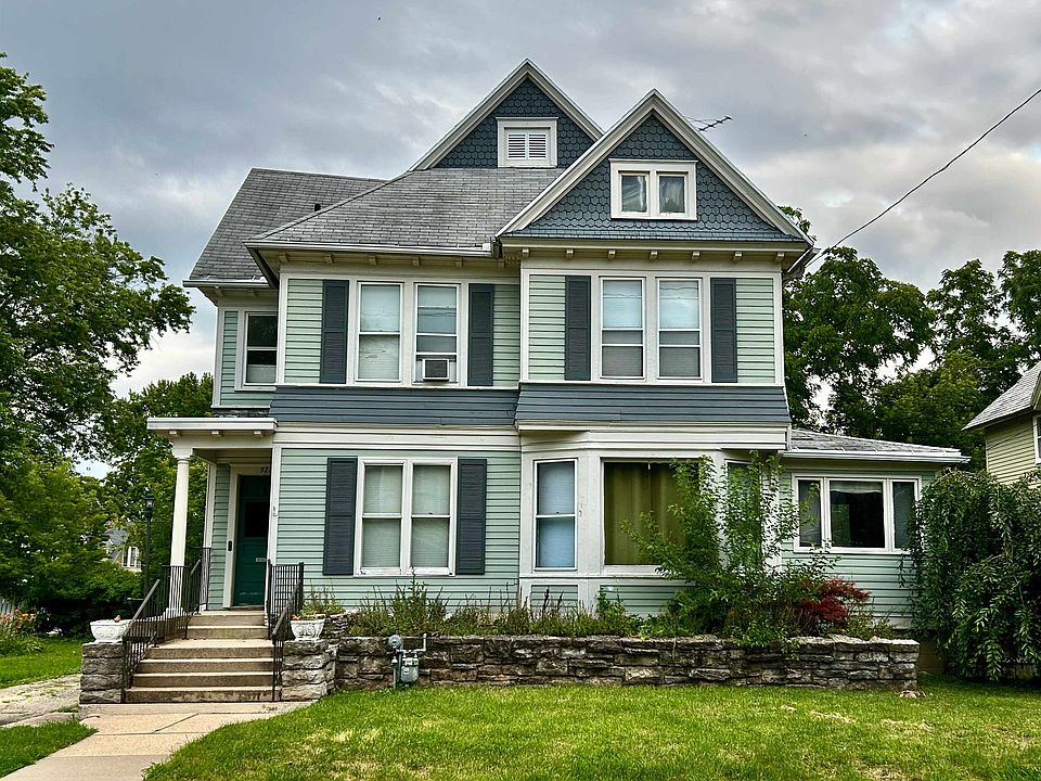 1st image of 528 Mount Vernon St