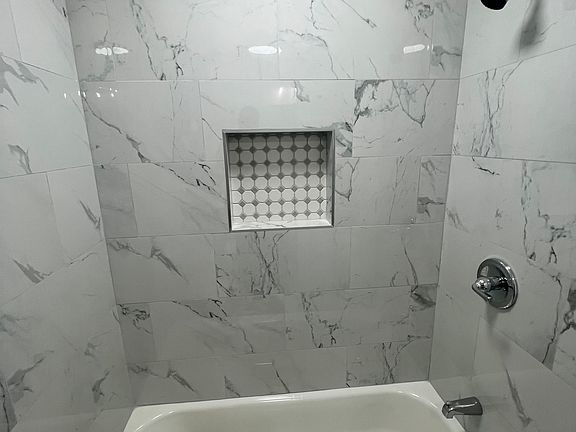 4th image of 17 Prescott St Floor 1