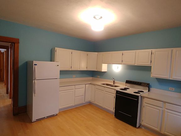 4th image of 1015 28th Ave NE #1