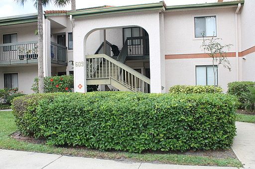 1st image of 609 Gallery Dr APT 6