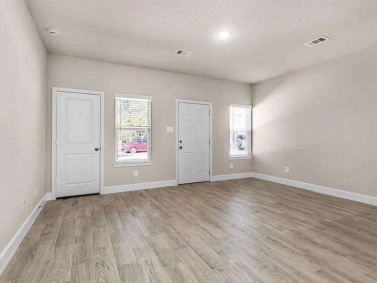 496 Golden St #A — Photo 22