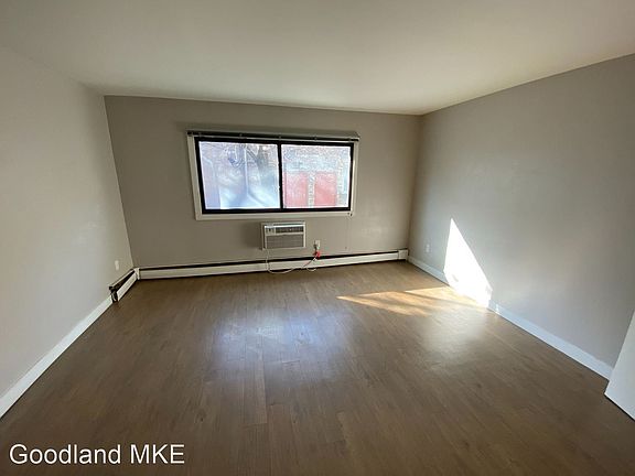 2nd image of 2019 N Farwell Ave APT 205
