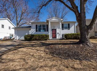 2318 Pinehurst St, Bettendorf, IA 52722