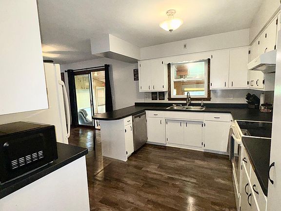4th image of 1516 Wellington Cres