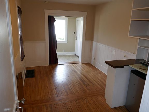 2nd image of 109 E Hubbell Dr #C