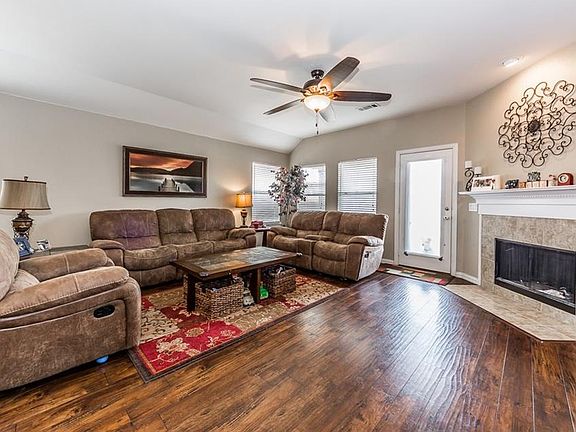 5th image of 215 Shadybrook Dr