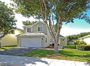 2737 Pinewood Ct, Davie, FL 33328