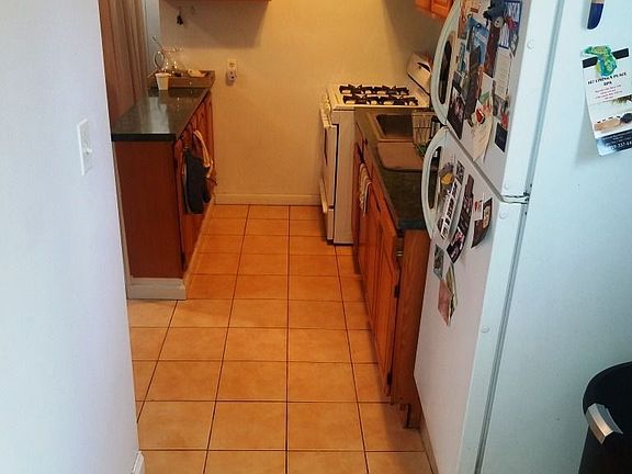 3rd image of 812 President St APT 4