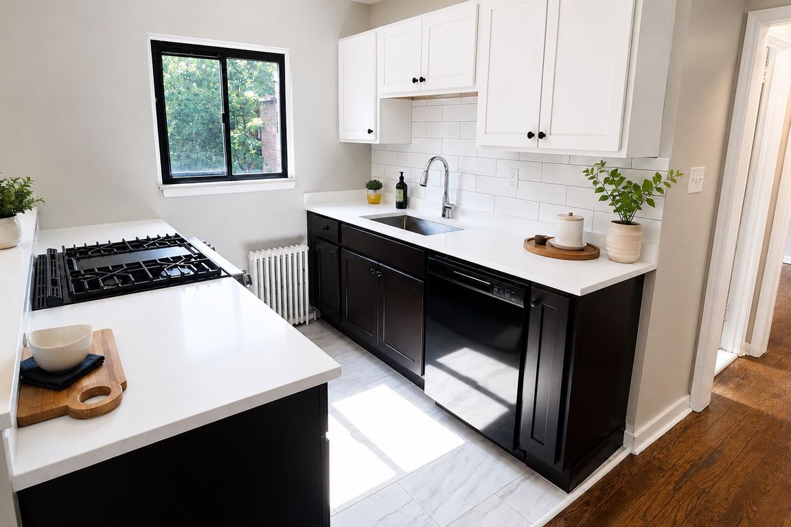 Apartment N-33 (Staged)