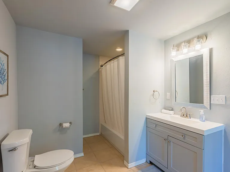 708 Marshall St #B — Photo 14