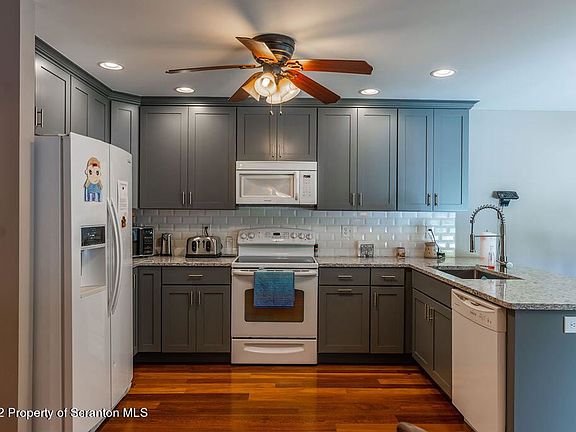 5th image of 411 Callahan Dr
