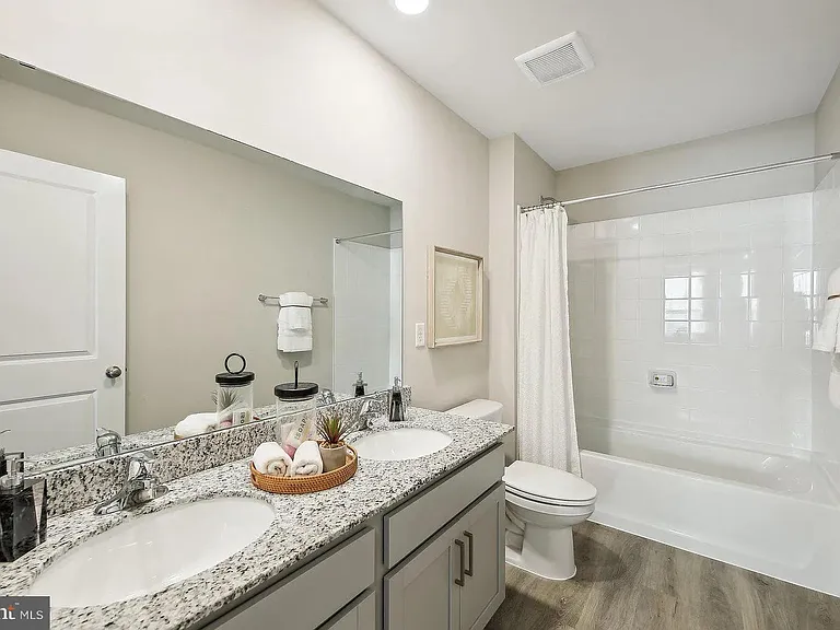 111 Charing Cross Dr — Photo 25