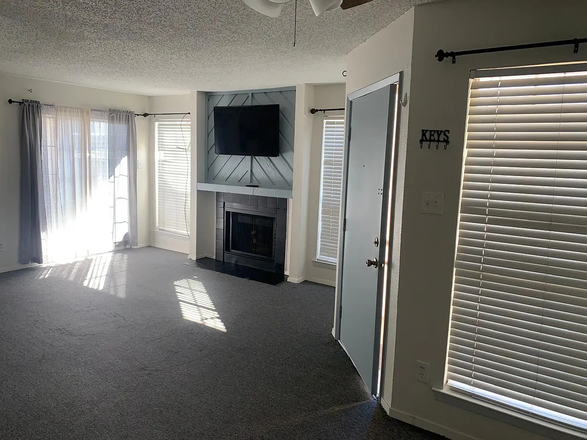 Photo 1 of 7 - 12480 Abrams Rd #703 - Dallas, TX Living Room - 12480 Abrams Rd #703