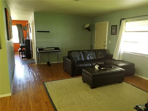 5th image of 466 Hillcrest Dr