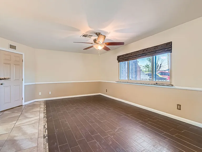 733 Strawberry Pl — Photo 4