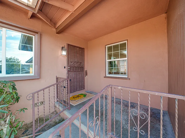 13708 Purche Ave — Photo 3