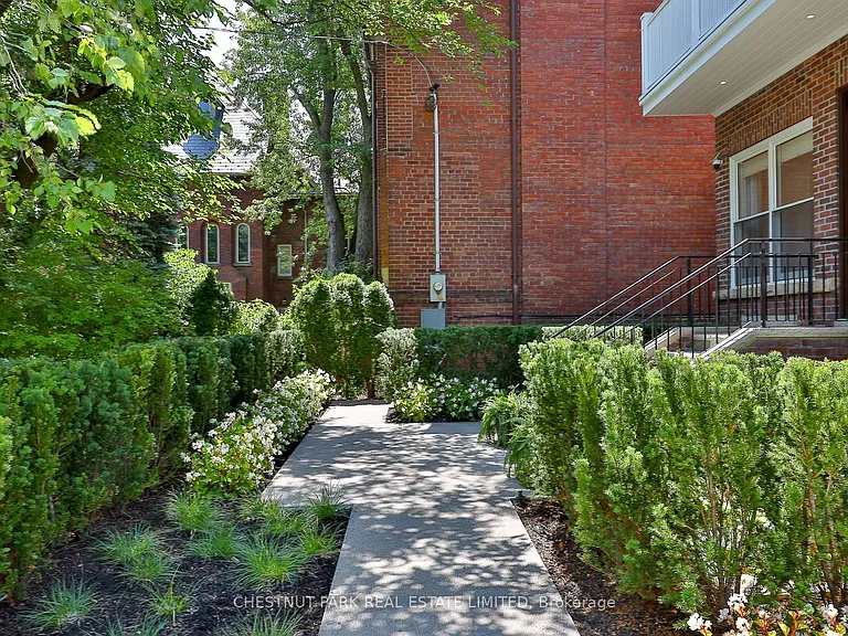 16 Scarth Rd #1 — Photo 4