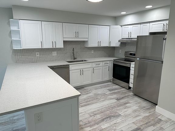 3rd image of 444 50th Ave N #444