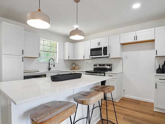 2nd image of 1013 Ferro Ave