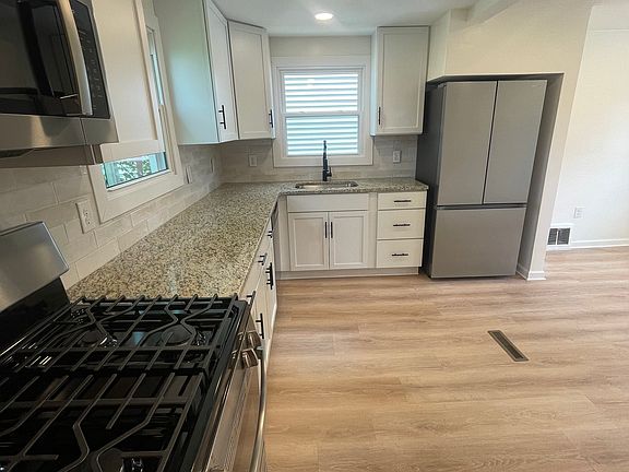 3rd image of 332 Edith St