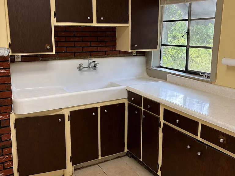 1446 Sulphur Springs Ave — Photo 10