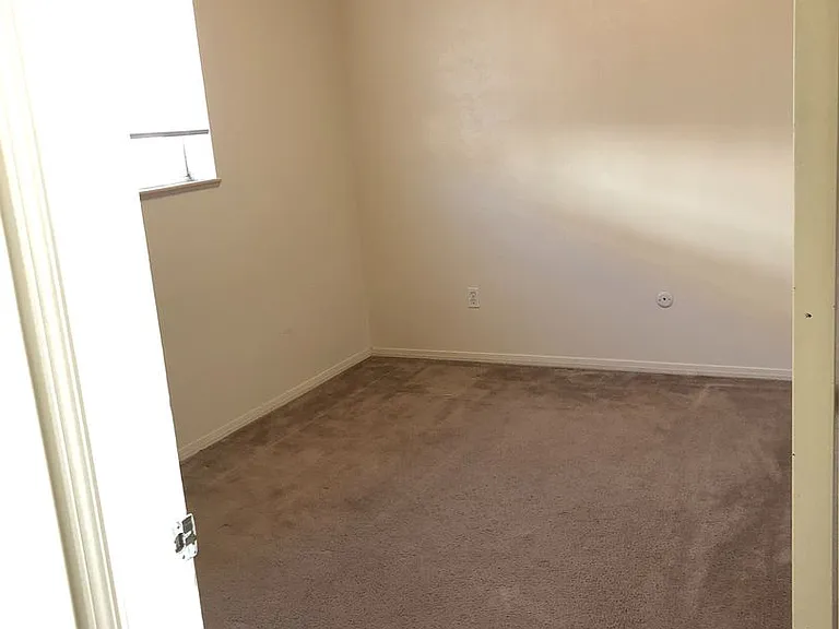 518 22nd St #8 — Photo 13