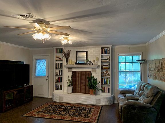 5th image of 3820 Red Oak Dr
