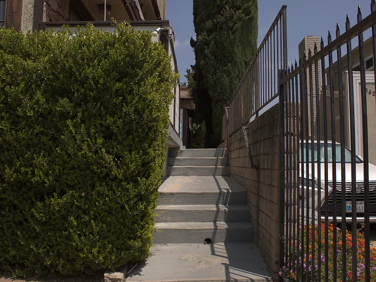 1348 N Orange Dr — Photo 14