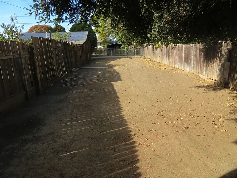 319 N Shasta St — Photo 22